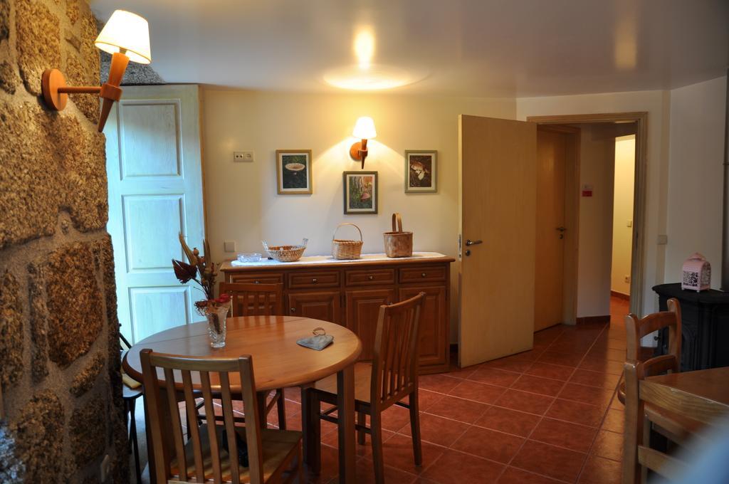 Casa Do Meio Da Vila Loriga Bagian luar foto